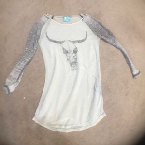Women’s shirt with cow skull